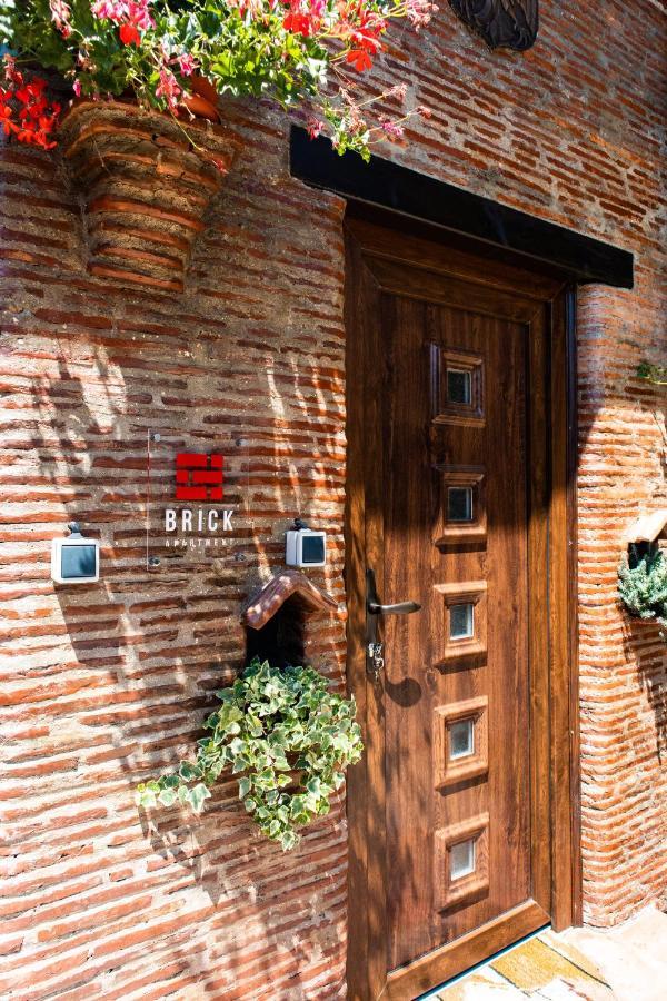 Brick Apartment บายินา บาชตา ภายนอก รูปภาพ