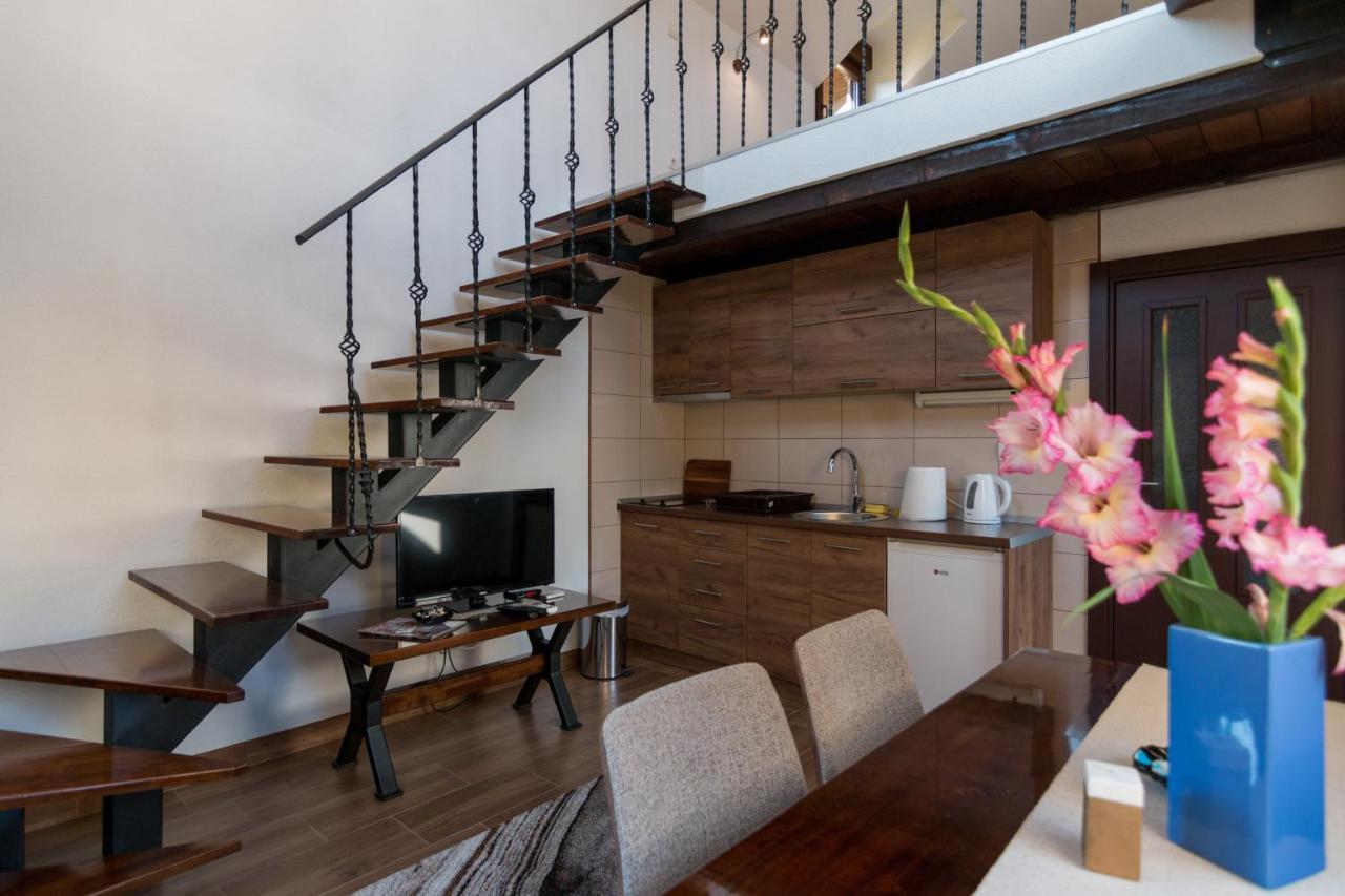 Brick Apartment บายินา บาชตา ภายนอก รูปภาพ