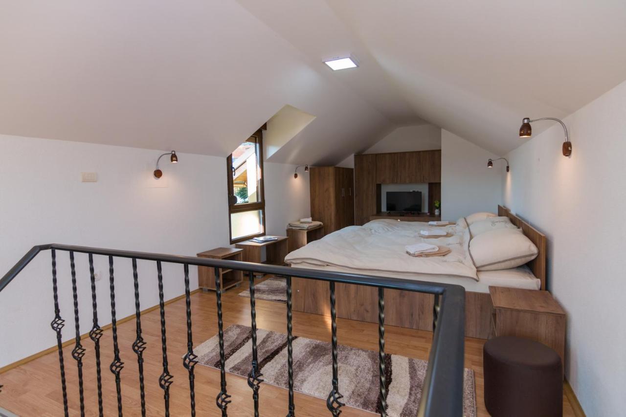 Brick Apartment บายินา บาชตา ภายนอก รูปภาพ
