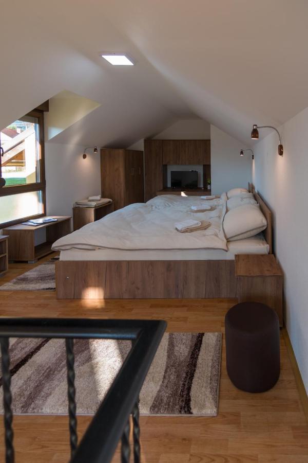 Brick Apartment บายินา บาชตา ภายนอก รูปภาพ