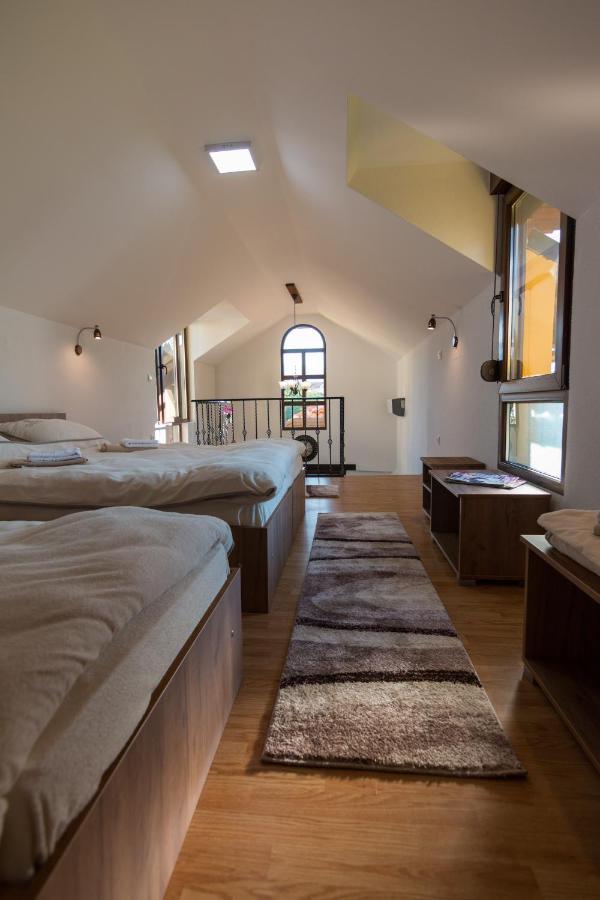 Brick Apartment บายินา บาชตา ภายนอก รูปภาพ