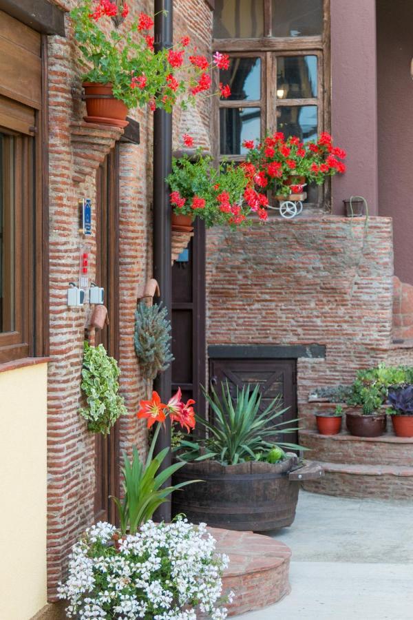 Brick Apartment บายินา บาชตา ภายนอก รูปภาพ