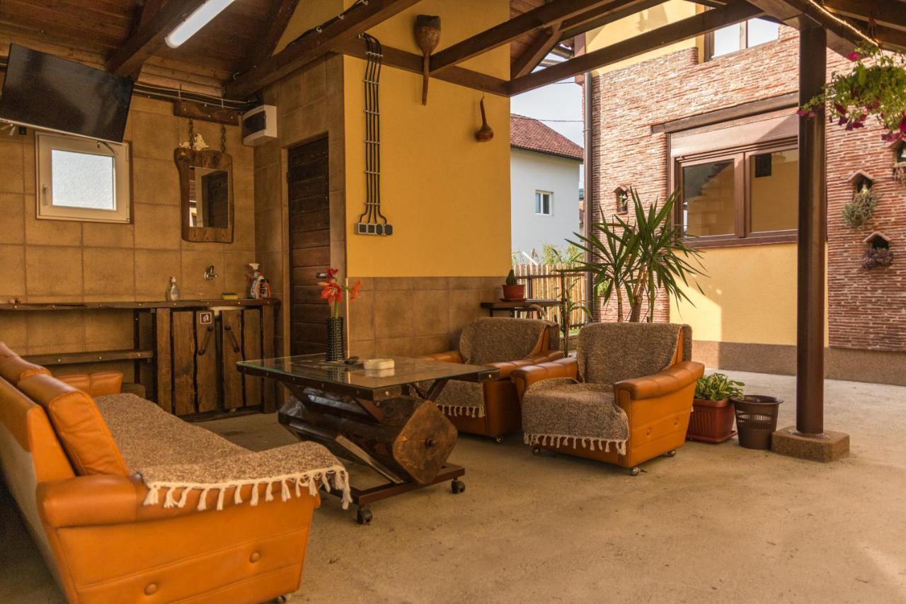 Brick Apartment บายินา บาชตา ภายนอก รูปภาพ