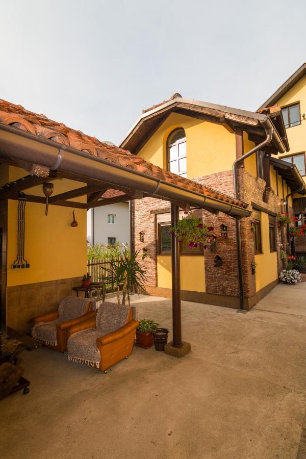 Brick Apartment บายินา บาชตา ภายนอก รูปภาพ