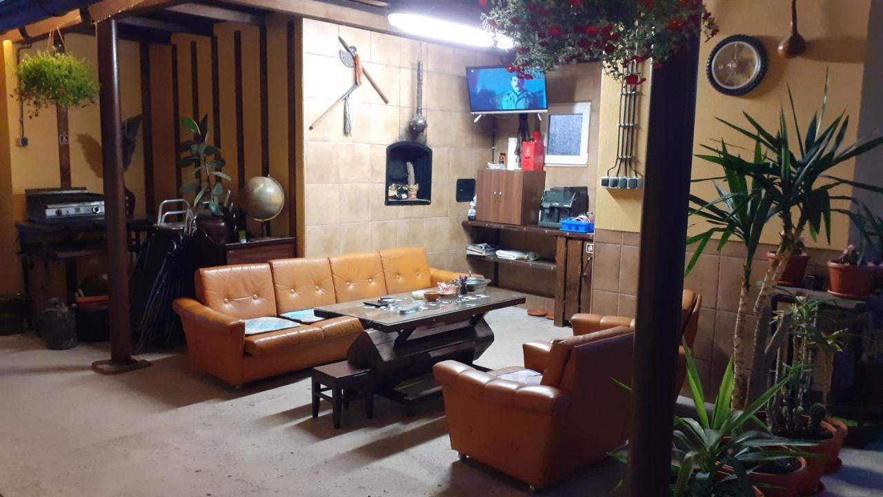Brick Apartment บายินา บาชตา ภายนอก รูปภาพ